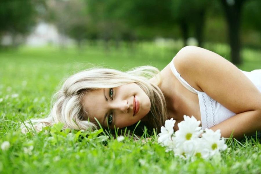 What is Divine Feminine Energy & How Do Moon Phases Affect It?