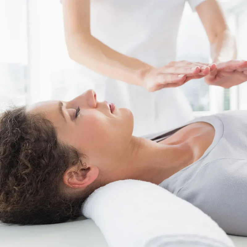 9 Benefits of Reiki Healing for Stress, Anxiety, and Emotional Clarity