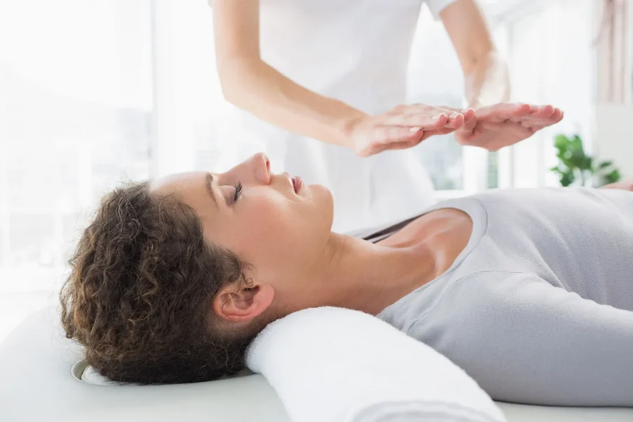 9 Benefits of Reiki Healing for Stress, Anxiety, and Emotional Clarity