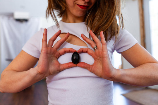 How Yoni Egg Practices Support Spiritual Growth and Feminine Confidence
